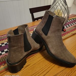 Vince Camuto  booties 12M